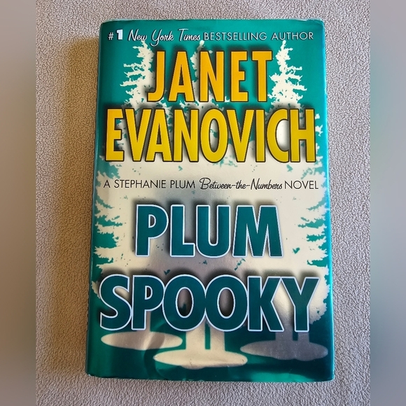 Janet Evanovich‎ A Between the Numbers Novel Series Plum Spooky 2009 Hardback - Picture 1 of 4